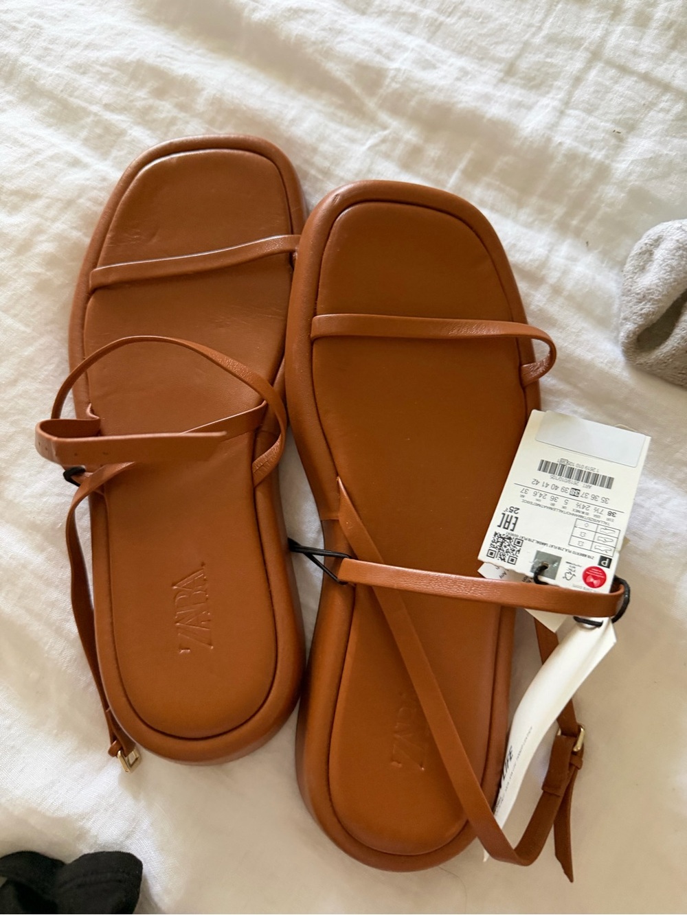 Zara leather Tan Strappy Flat Sandals - Picture 2 of 3